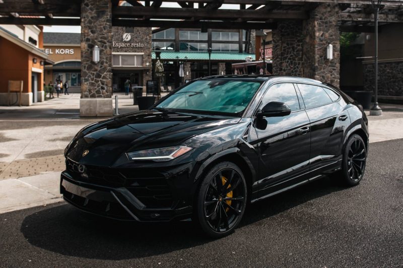 Rent a White Lamborghini URUS - Vanguard Luxury Rentals